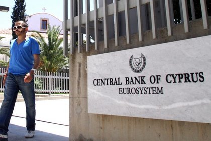Euro Bölgesi Kıbrıs Rum kesimini kurtarmayı erteledi