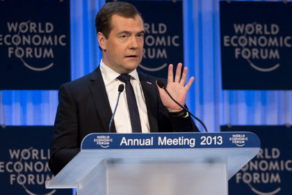Medvedev: Putin'le rekabet etmem