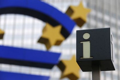 Euro, Hollande ve PMI ile dalgalandı
