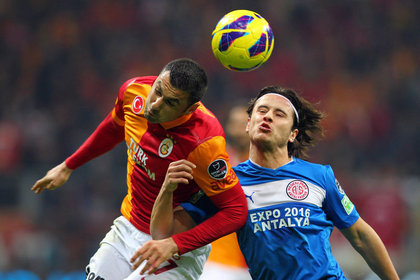Galatasaray Antalya'yı 2 golle geçti