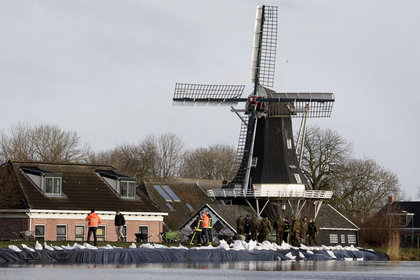 Hollanda'da bütçe açığı AB tavanını aşacak