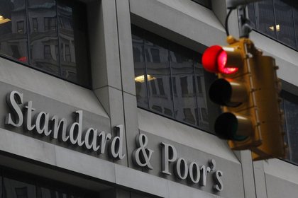 S&P Türkiye'nin kredi notunu yükseltti