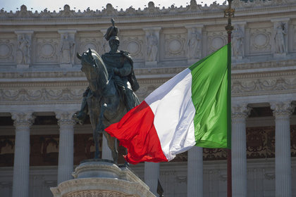 İtalya tahvil faizi rekora düştü
