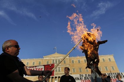 Yunanistan torba yasasını protesto ediyor