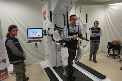 Türk bilim insanları, felçli hastalar için robot üretti