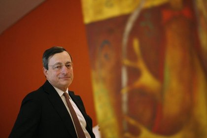 Draghi: ABS alımlarını seçenekler arasında değerlendiriyoruz