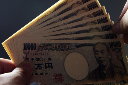 Yen 5 yılın en büyük yükselişini genişletti
