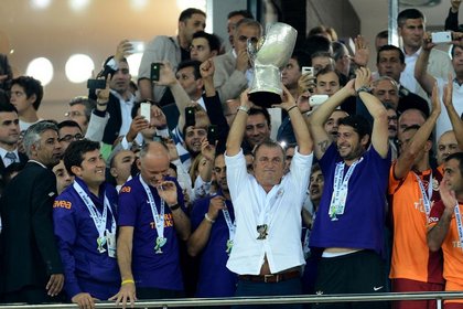  Fatih Terim, Galatasaray'da 16'ncı kupasını kazandı