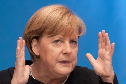 Merkel, Yunanistan için selefi Schröder'i suçladı