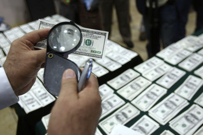 Dolar, Fed toplantısı öncesinde değer kaybetti