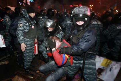 Ukrayna polisinden eylemcilere 