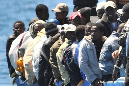 İtalya'da göçmenlerin hortumla çıplak yıkandığı iddiası
