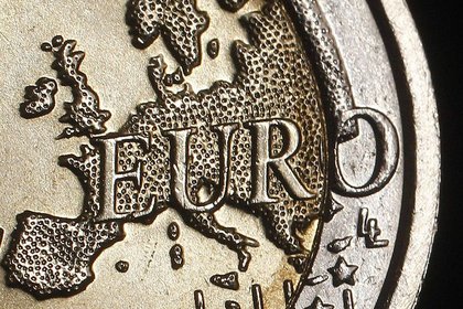 Euro bir ayın en düşüğünde