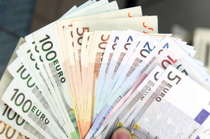 Euro dolar karşısında 3 ayın en sert yükselişini kaydetti