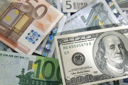 Euro dolar karşısında 1.38'i aştı
