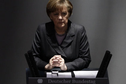 Merkel: Rusya Ukrayna'nın zayıflığını istismar ediyor