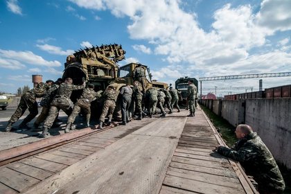 Ukrayna askeriyesi Kırım'dan tahliye ediliyor