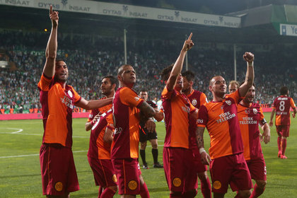Galatasaray 3 taraftarını onurlandıracak