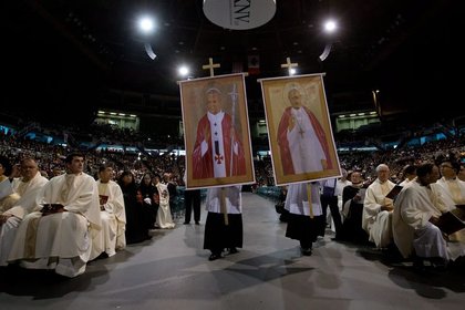 2 Aziz için devlet başkanları Vatikan'a aktı