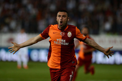 Galatasaray'da Burak Yılmaz'ın sözleşmesi uzatıldı