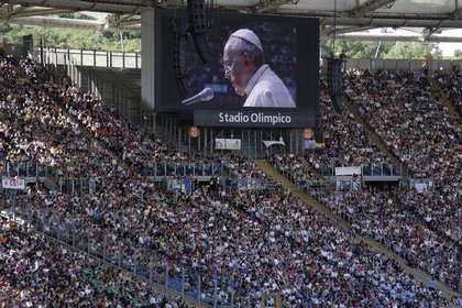 Papa'ya meksika dalgalı karşılama