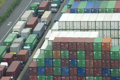 Çin'de ihracat artarken ithalat azaldı