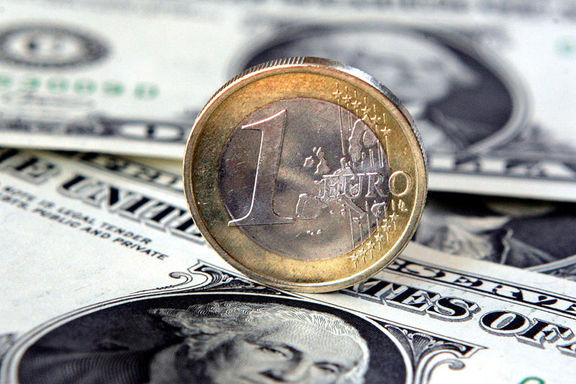 Dolar euro karşısında 11 ayın zirvesinde tutunuyor