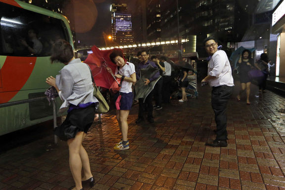 Hong Kong’ta sabah seansı ‘tayfun alarmı’ ile iptal edildi
