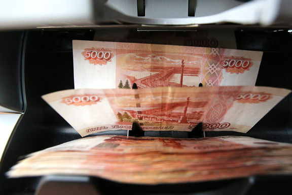 Rekor seviyedeki ruble Rusya’yı sermaye kontrollerine iter mi?