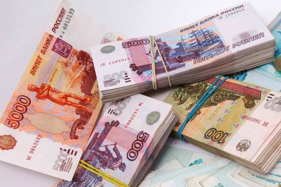 50 milyar dolar rubledeki düşüşü engelleyemedi