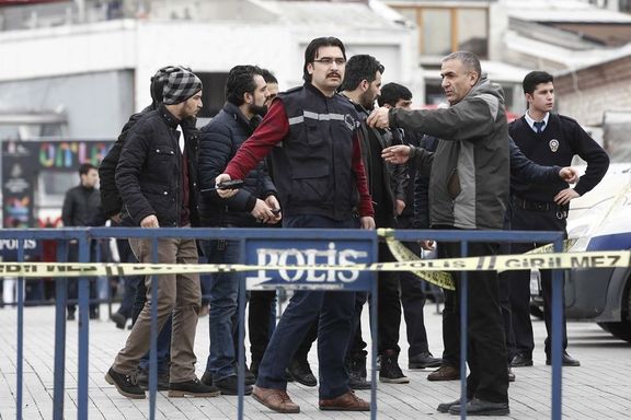 Taksim'de polis noktasına ateş açıldı