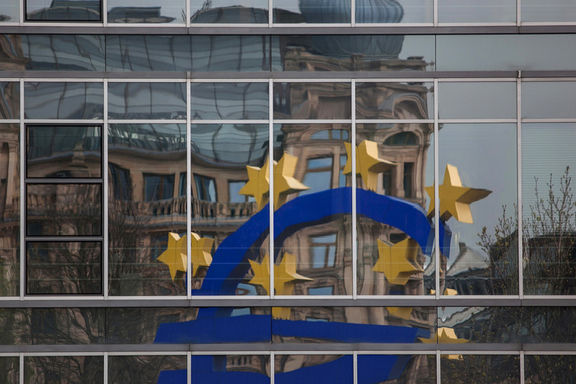 Euro Bölgesi'nde enflasyon beklenenden az geriledi