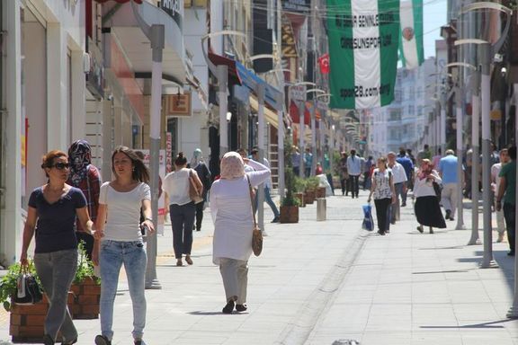 Türkiye'nin yüzde 49,8'i kadın
