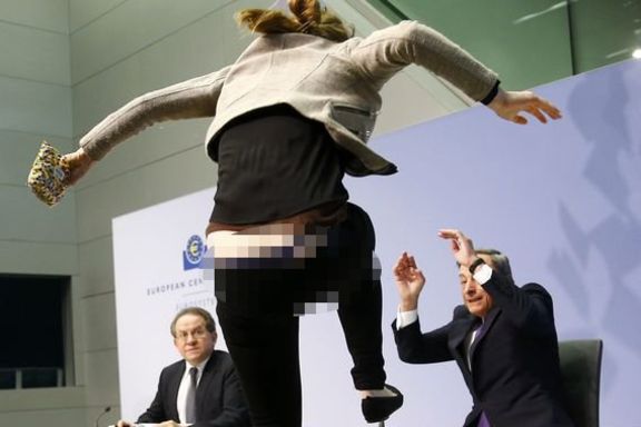 Draghi'nin basın toplantısı protestoyla kesildi
