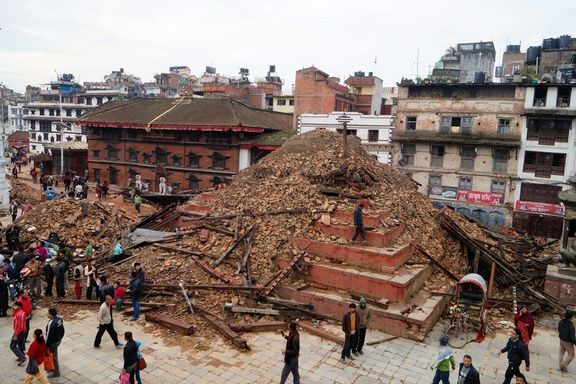Nepal'de bilanço kabarıyor: 3 bin 300 ölü