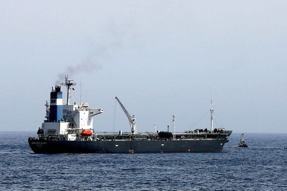 Libya'da savaş uçakları petrol tankerine saldırdı