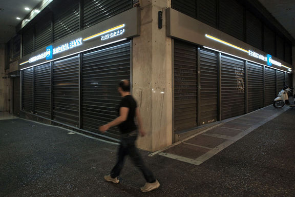 Yunanistan’da bankalar 9 Temmuz’a dek kapalı