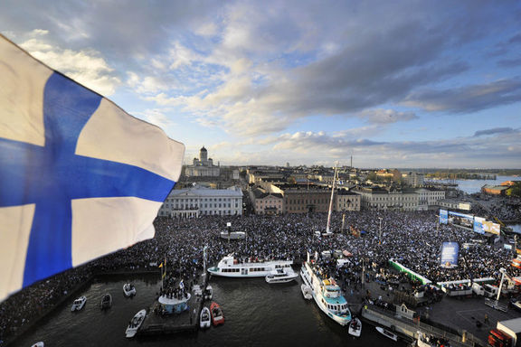 Finler eurodan çıkmak için referandum istiyor