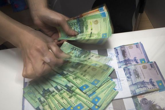 Kazakistan para biriminde işlem bandını kaldırıyor