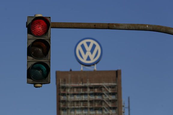 Volkswagen 20 milyar euroluk kredi için 13 banka ile anlaştı
