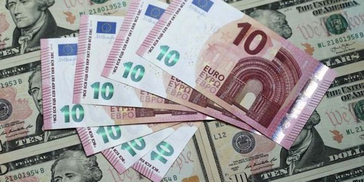 Euro dikkatlerin ABD istihdamına kaymasıyla düştü