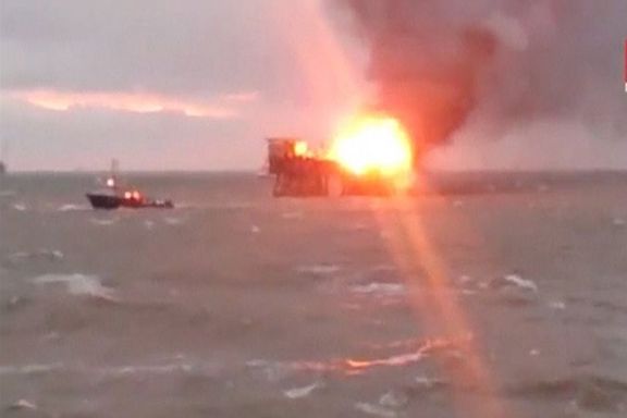 Hazar Denizi'nde petrol platformundaki yangında 30 kişi kayboldu