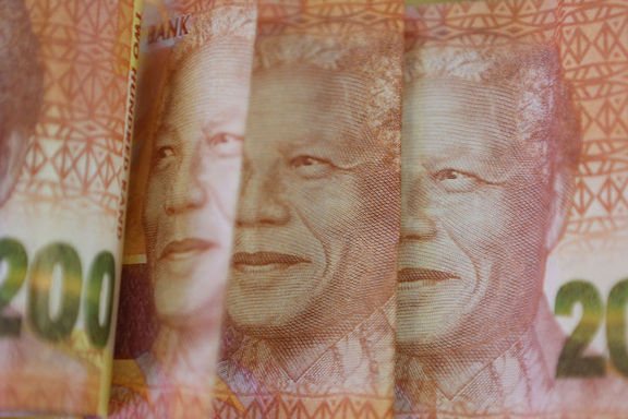 Güney Afrika randı güven kriziyle itibar kaybediyor