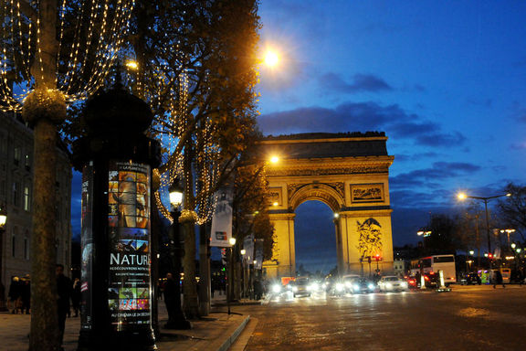 Champs Elysees ayda bir yayaların olacak