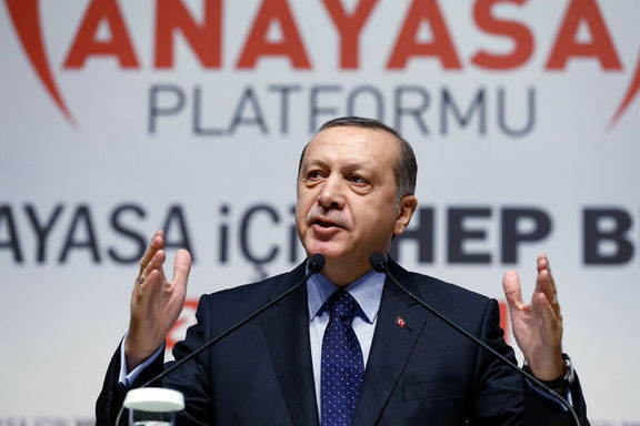 Erdoğan referandumu işaret etti