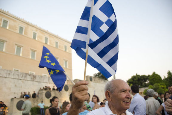 Yunanistan 4. çeyrekte yüzde 0.6 küçülerek tekrar resesyona girdi