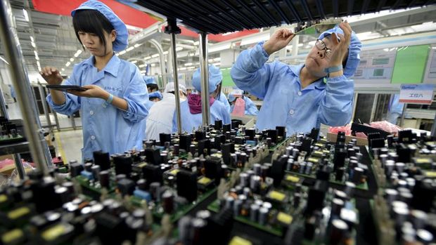 Çin'de imalat sektörü 7'nci ayda da kötüleşerek 