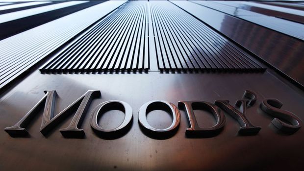 Moody's Çin'in not görünümünü düşürdü