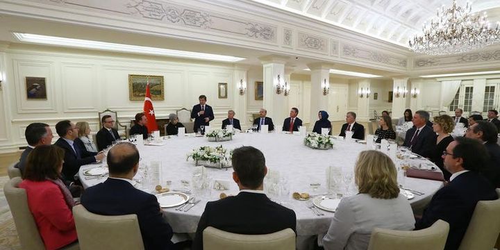 Davutoğlu, U2