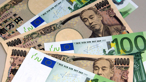 Yen dolar karşısında 1 yılı aşkın sürenin en yükseğinde